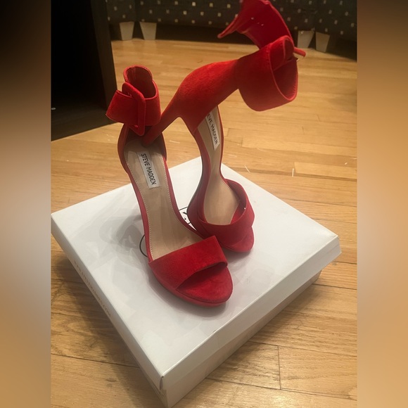 Red Steve Madden Heels Suede - Picture 6 of 10